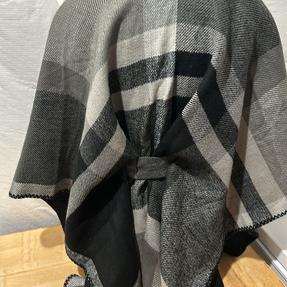 Reversible cape - Picture 4 of 5